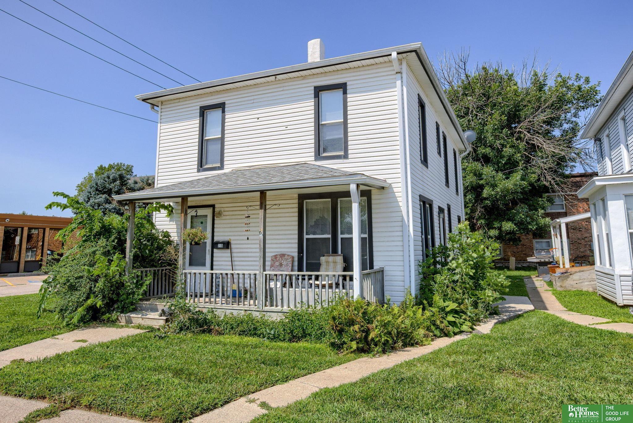 Property Photo: 215 S 17 Street NE 68008