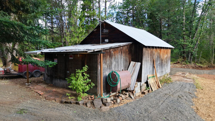 Property Photo: 769 Mather Road OR 97536