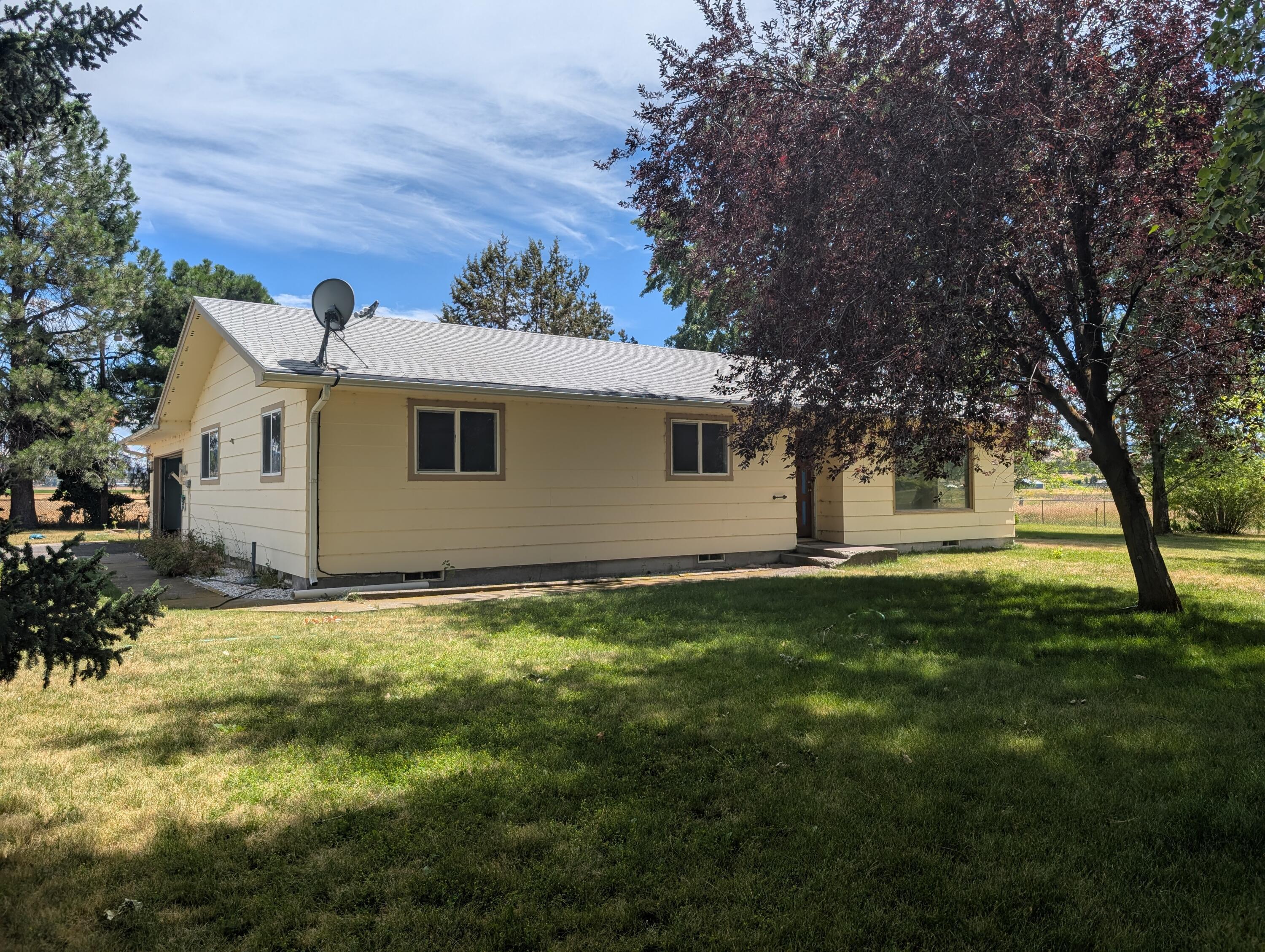 Property Photo: 33000 McCartie Lane OR 97623