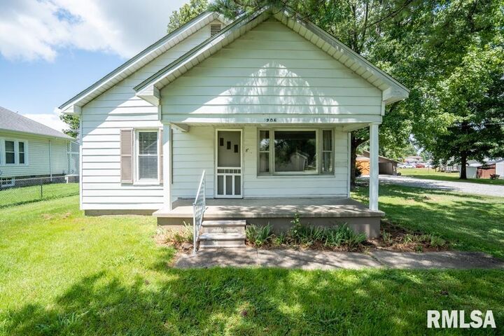 1206 E Boulevard Street  Marion IL 62959 photo