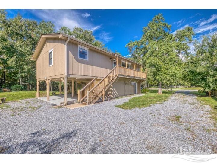 Property Photo:  1913 Lodgepole Dr  FL 32583 