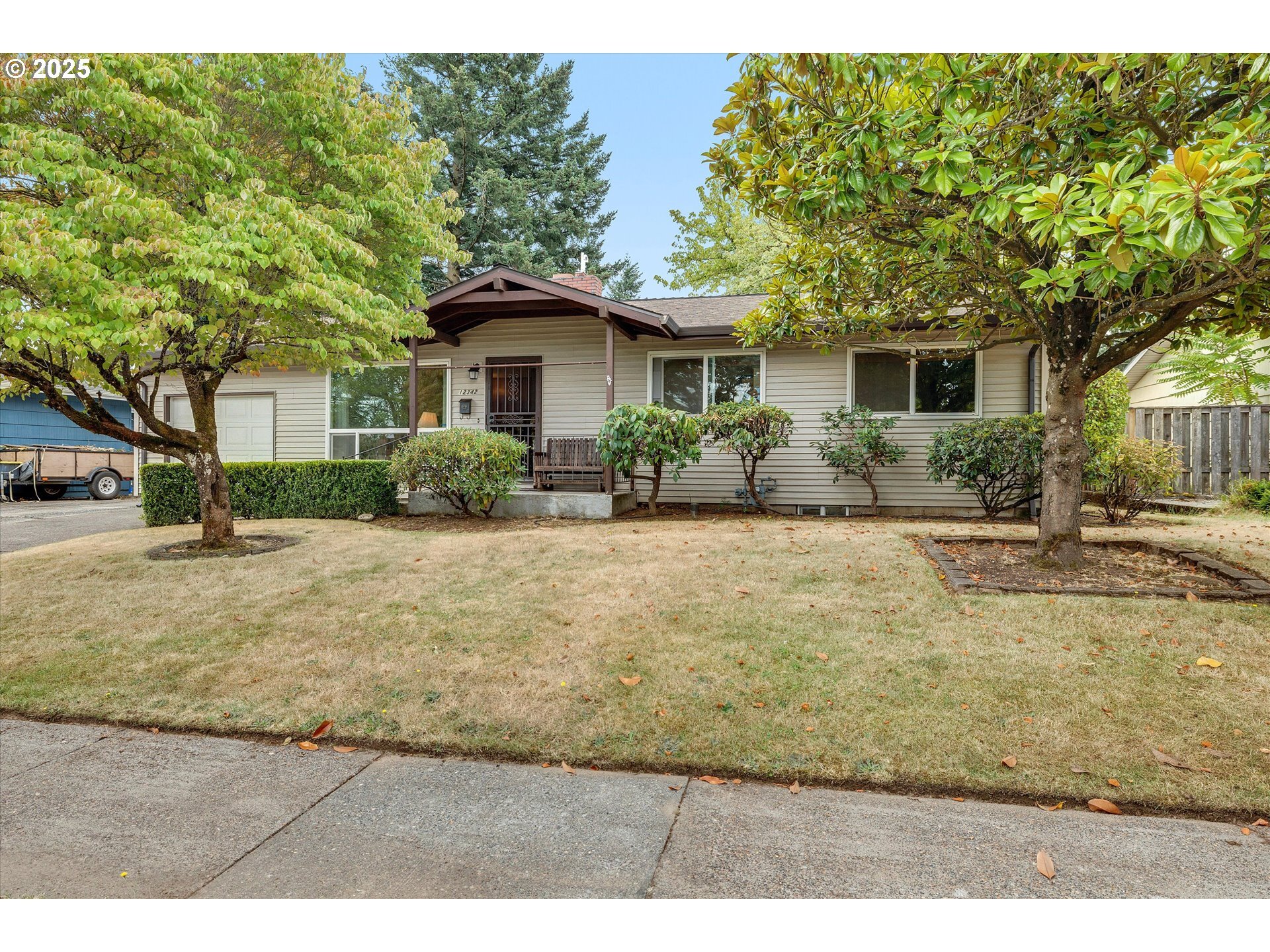 12342 NE Knott St  Portland OR 97230 photo