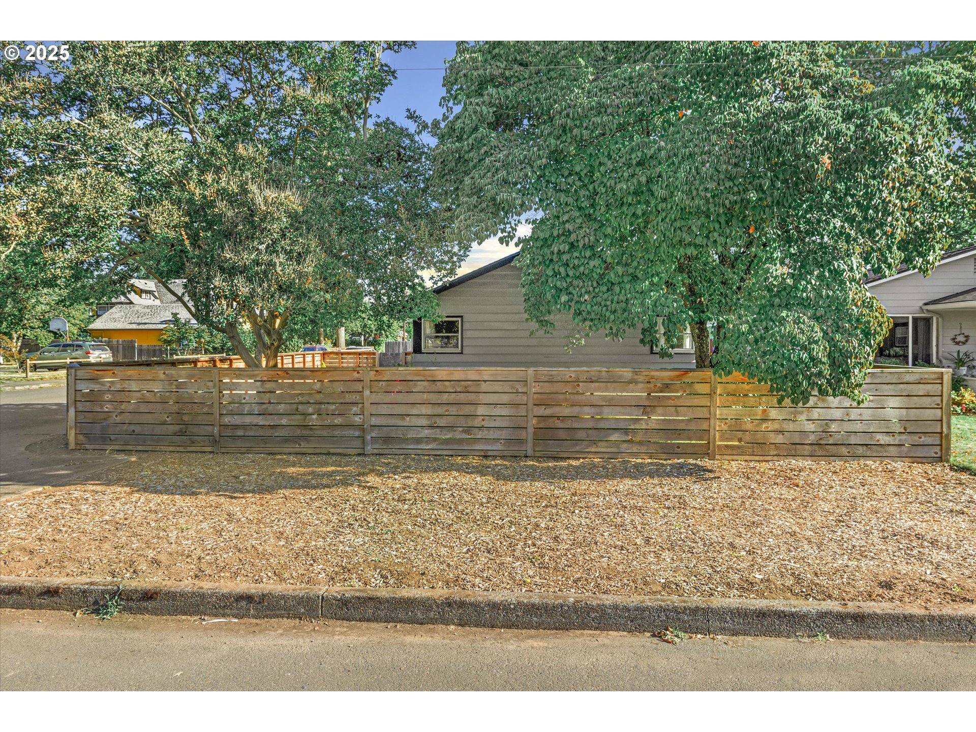 Property Photo: 5330 SE 57th Ave OR 97206