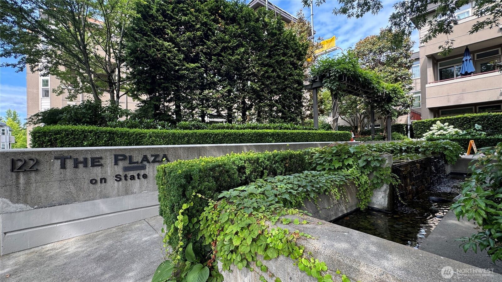 Property Photo:  122  State Street S 305E  WA 98033 