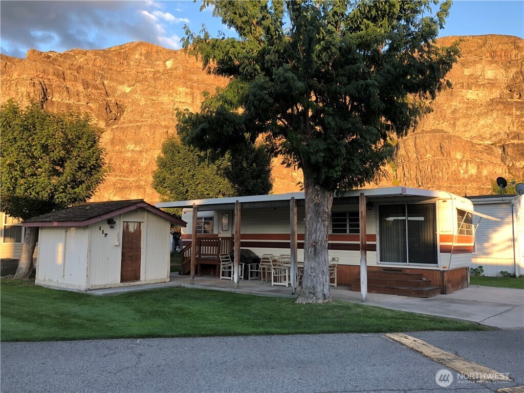 Property Photo: 8818 Crescent Bar Road NW 117 WA 98848