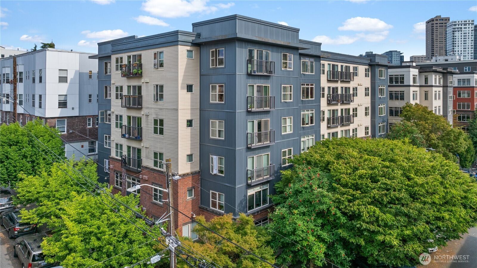 Property Photo: 1620 Belmont Avenue 427 WA 98122