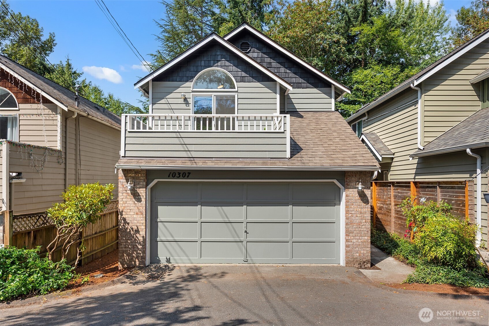 10307 Ave  46th Avenue NE  Seattle WA 98125 photo