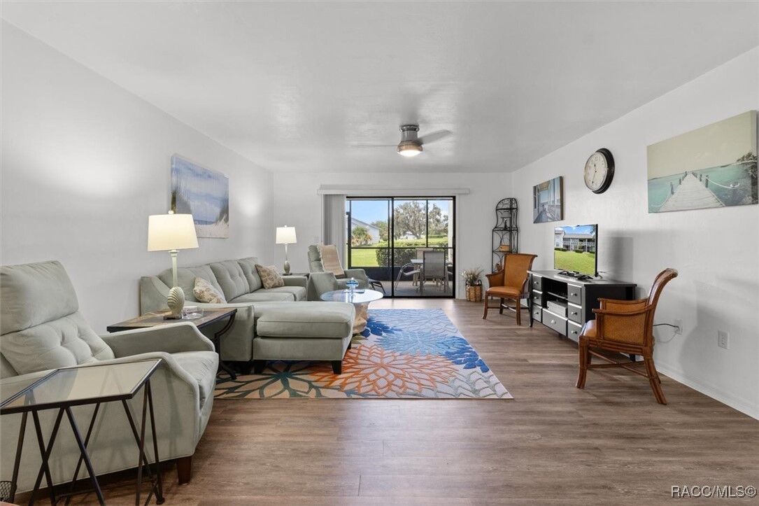 Property Photo: 690 E Gilchrist Court FL 34442