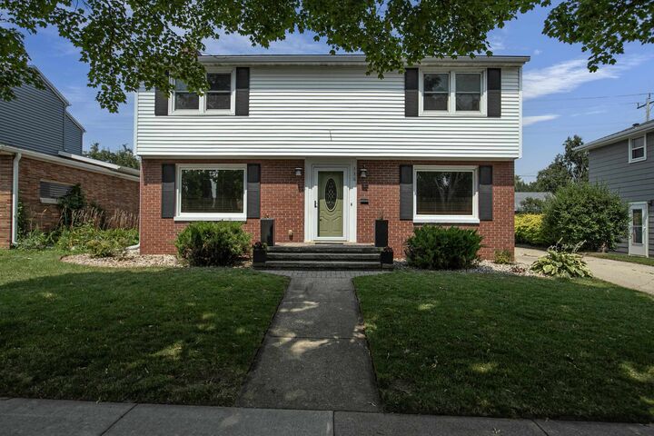 Property Photo: 336 E Pershing Street WI 54911