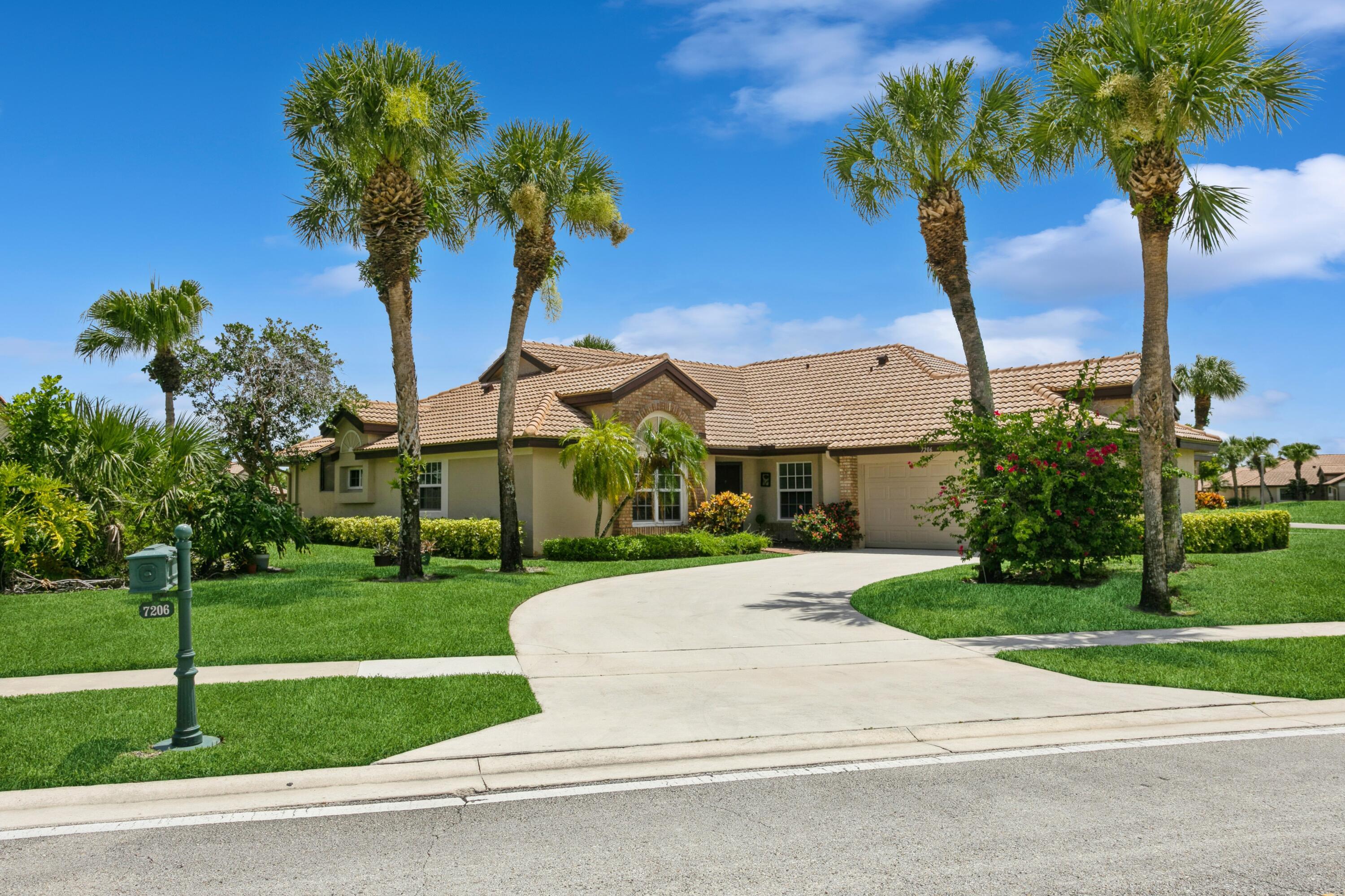 Property Photo: 7206 Le Chalet Boulevard FL 33472