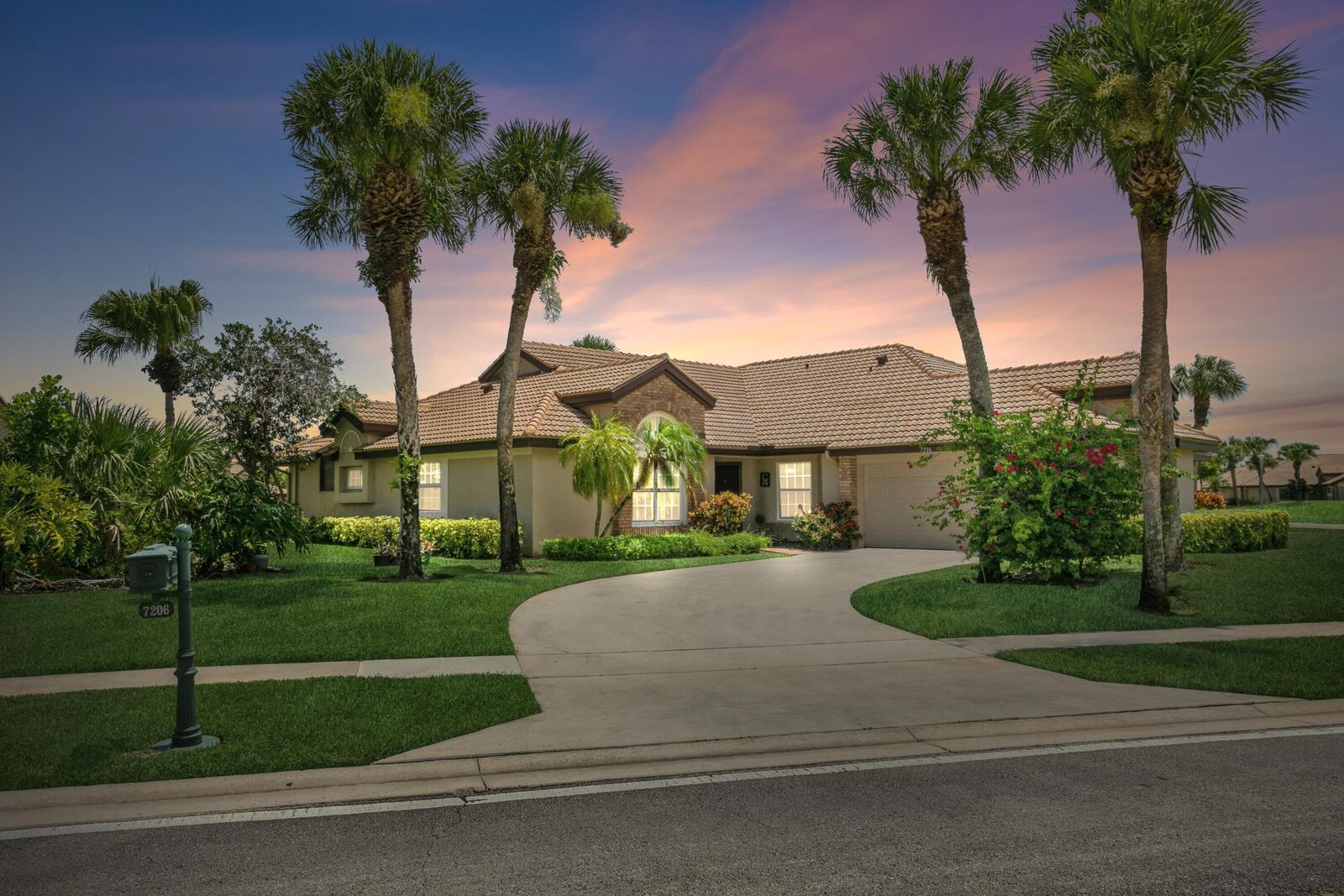 Property Photo: 7206 Le Chalet Boulevard FL 33472