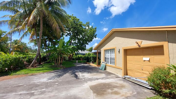 Property Photo: 236 SE 3rd Ave FL 33483
