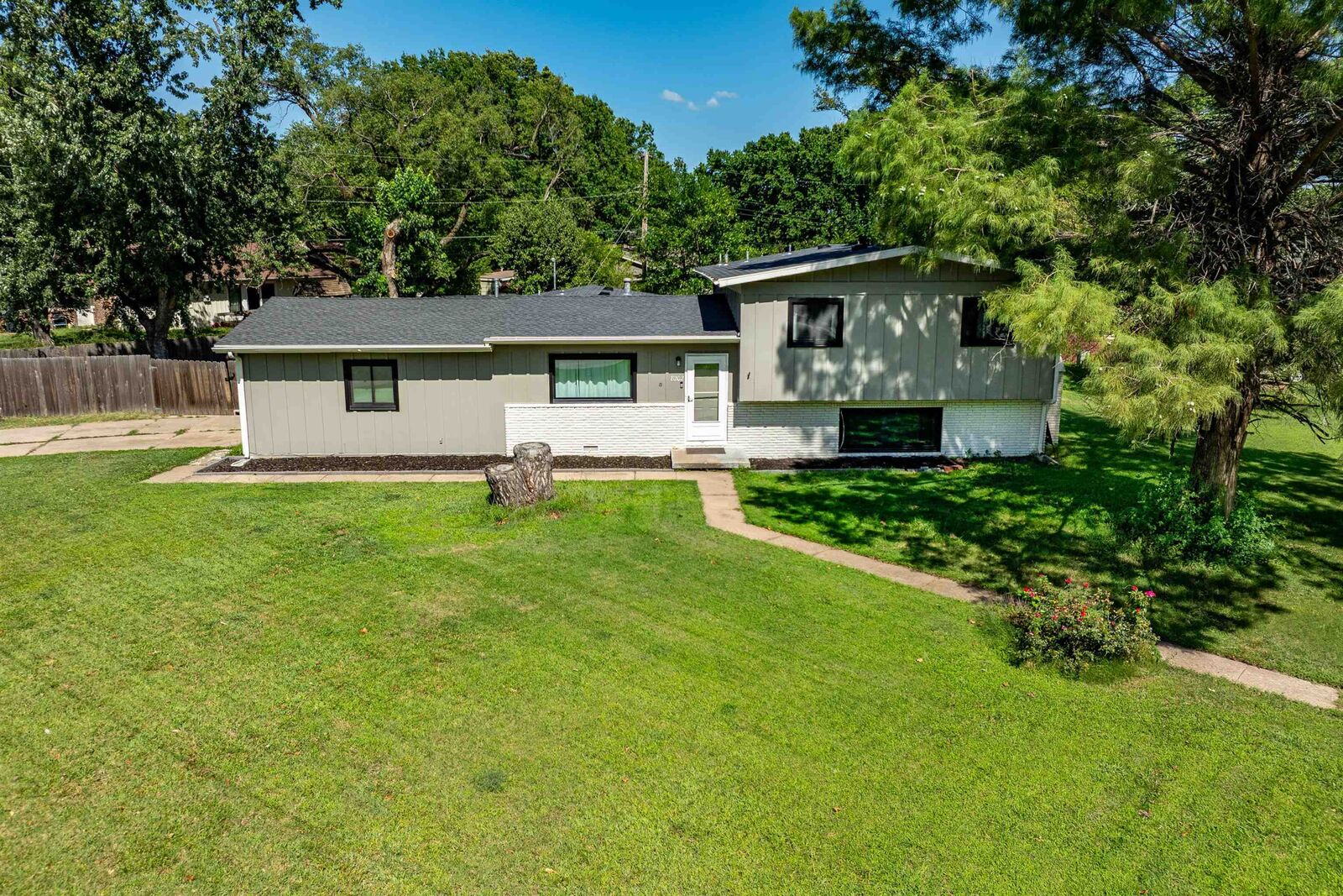 Property Photo: 8202 E Morningside St KS 67207-1127