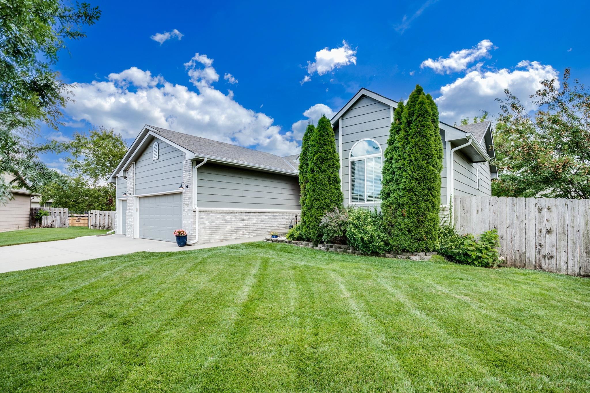 Property Photo: 2910 N Cardington Ct KS 67205