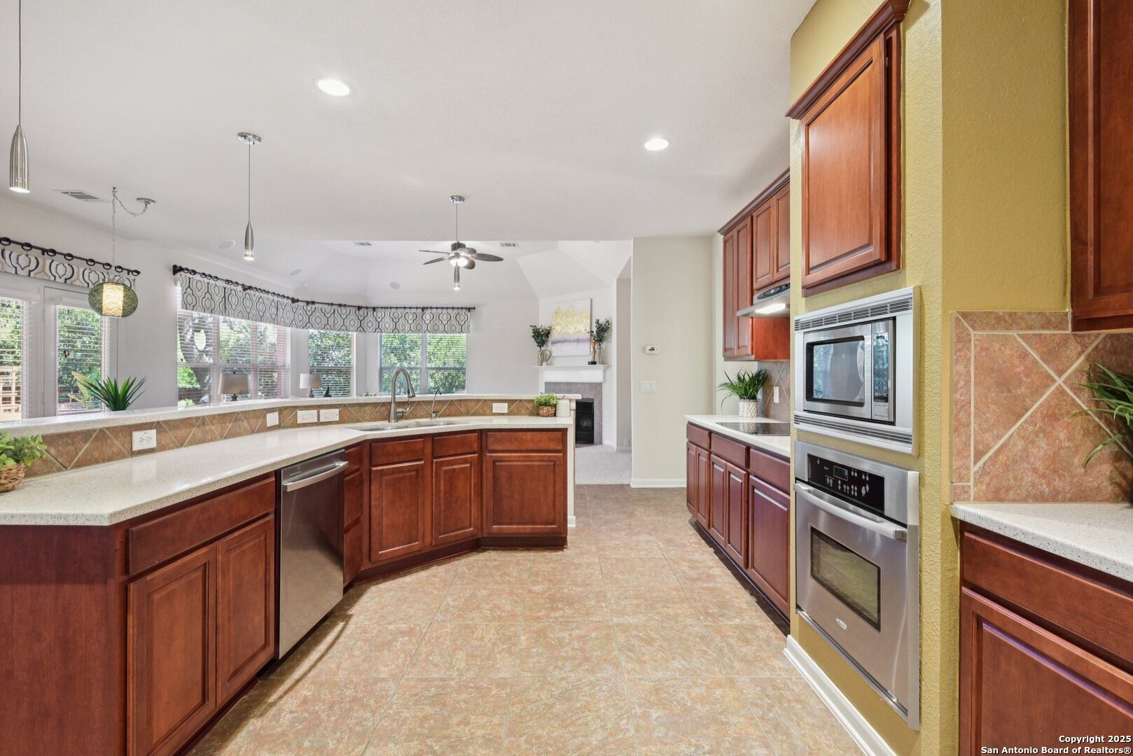Property Photo:  914 Desert Blf  TX 78258 