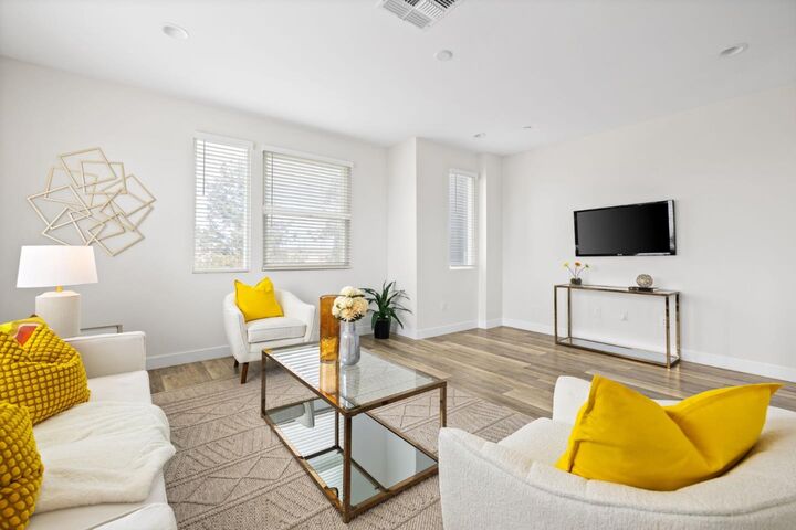 Property Photo: 1307 Pullman Way CA 94607