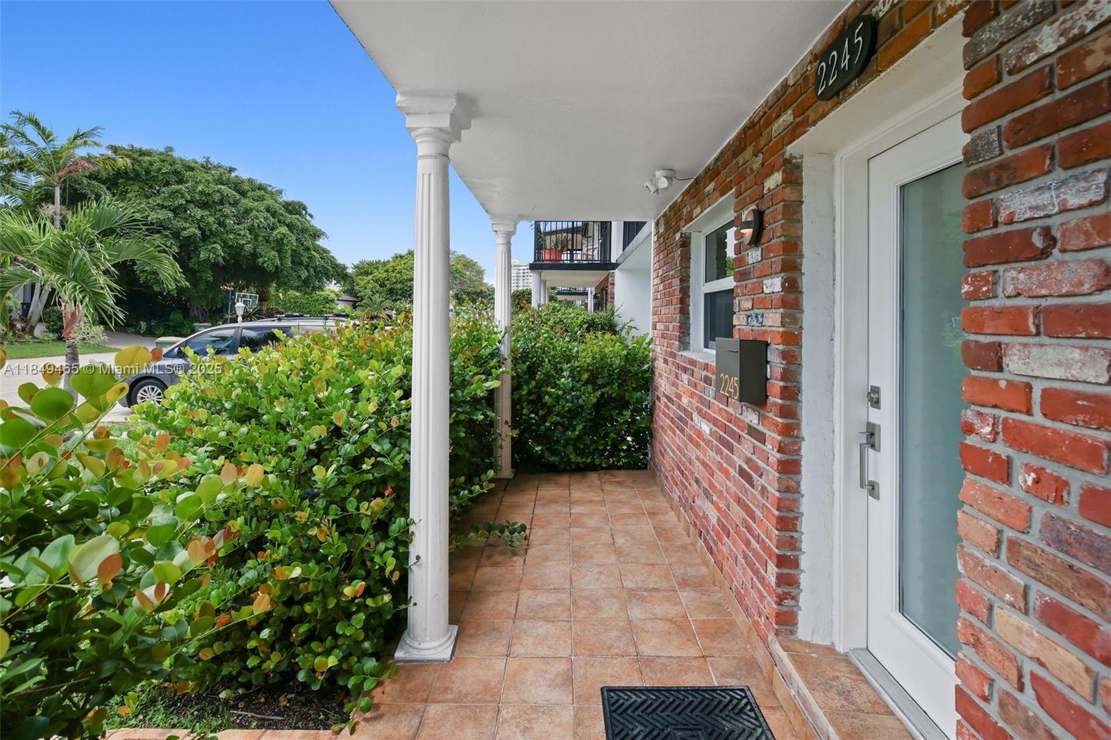 Property Photo:  2245 NE 122nd St 2245  FL 33181 