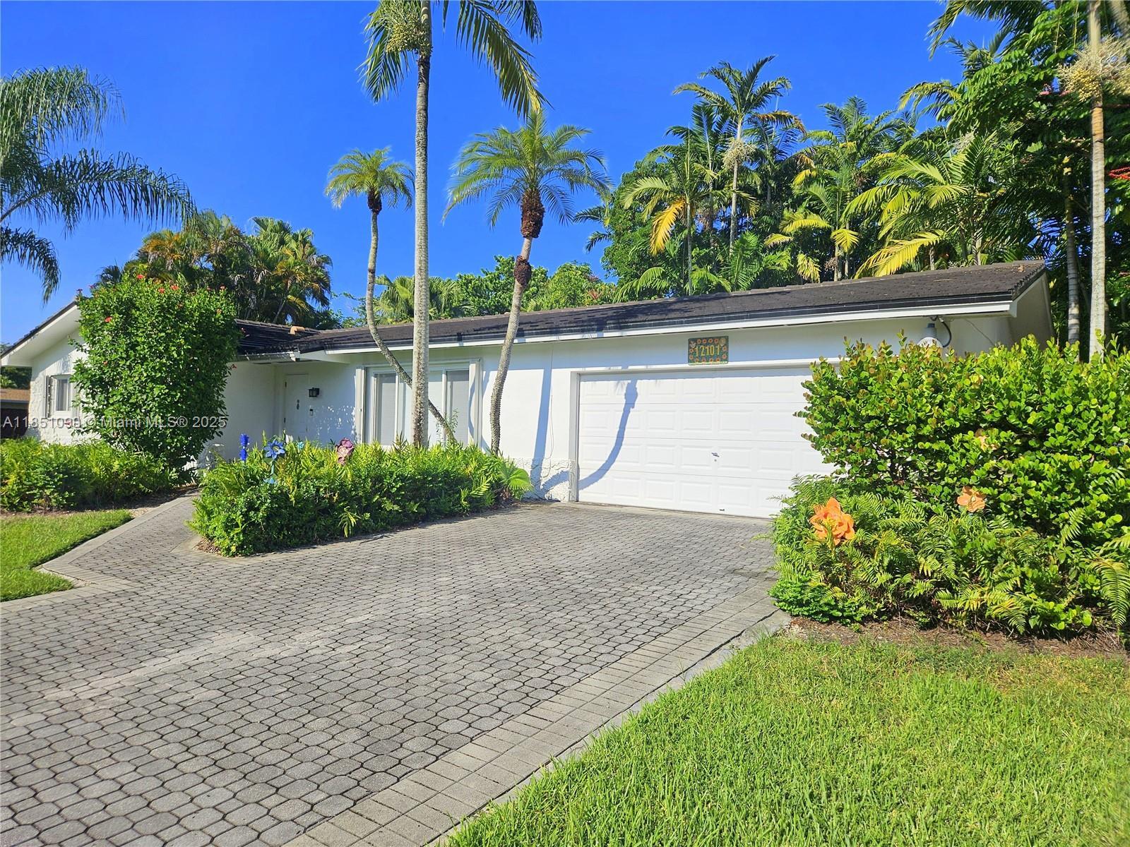 Property Photo: 12101 SW 110th Ave FL 33176