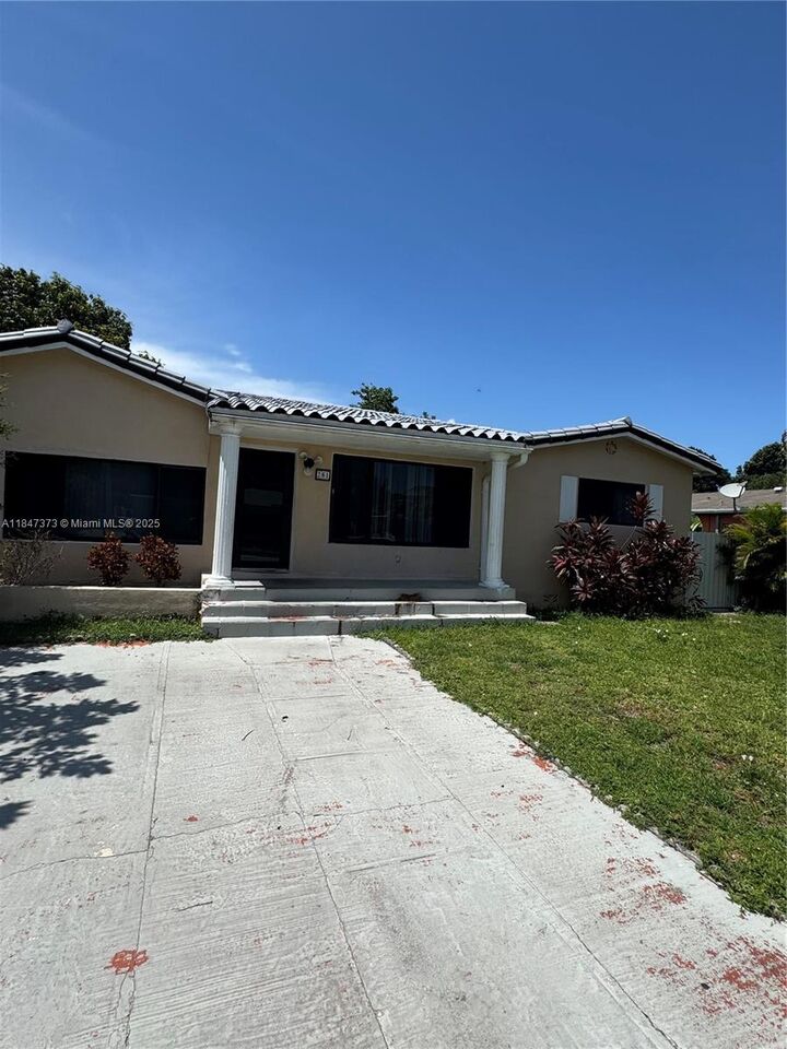 Property Photo: 281 NE 169th St FL 33162