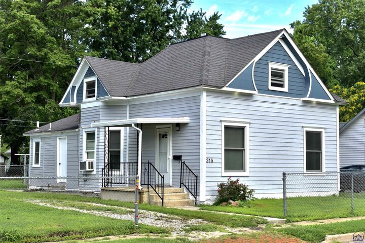 215 NE Grattan St  Topeka KS 66616 photo