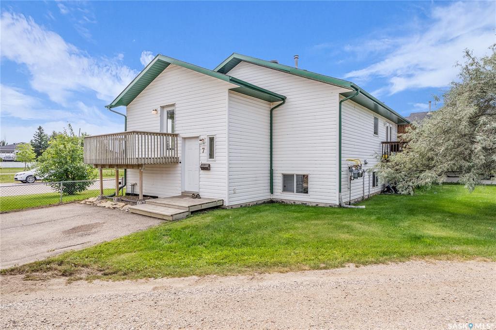 Property Photo: 512 Reddekopp Drive 7 SK S0K 2T0