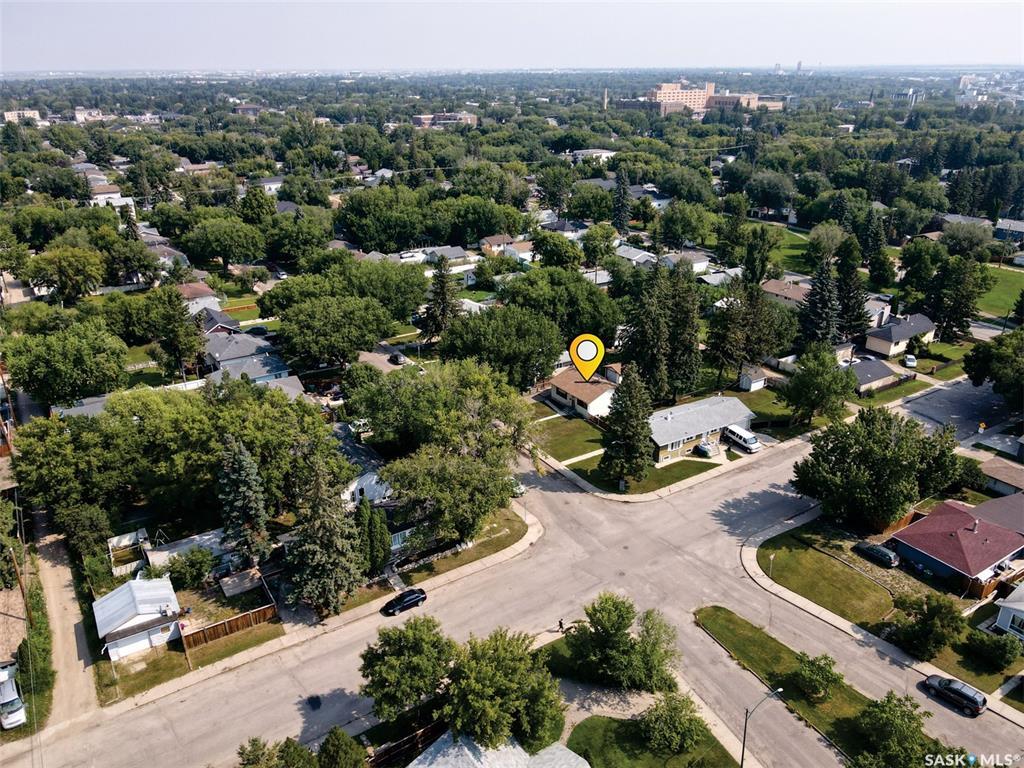 Property Photo: 450 V Avenue S SK S7M 3E7