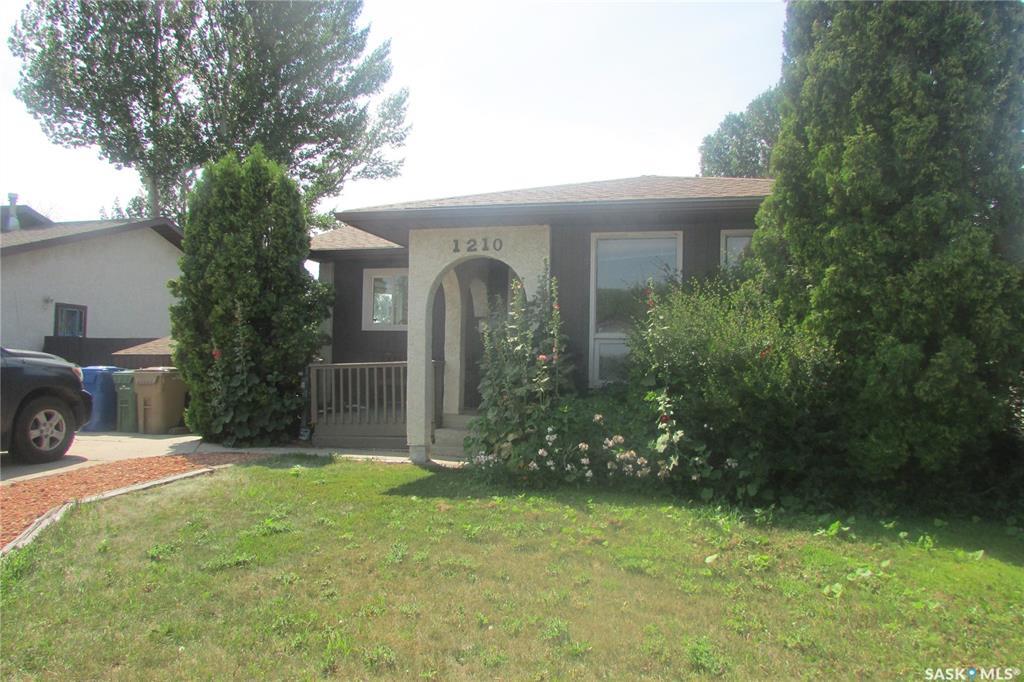 Property Photo:  1210 Brown Street  SK S4N 6K6 