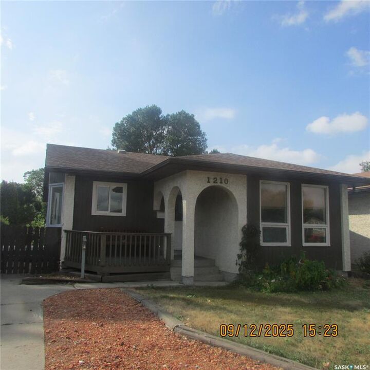Property Photo:  1210 Brown Street  SK S4N 6K6 