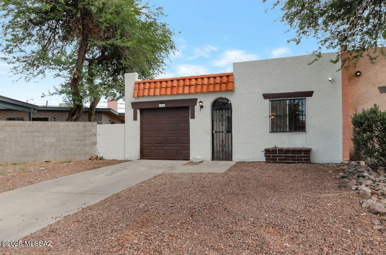 Property Photo: 1765 W Elm Street AZ 85745