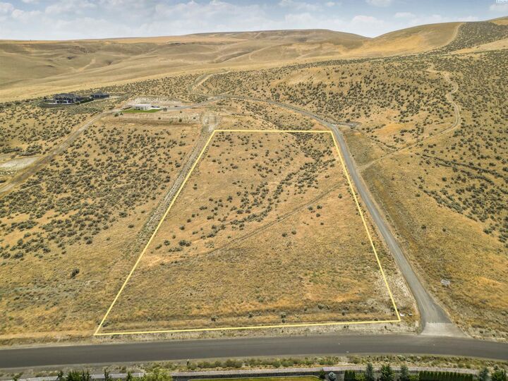 Property Photo:  75733 Homestead Road  WA 99338 
