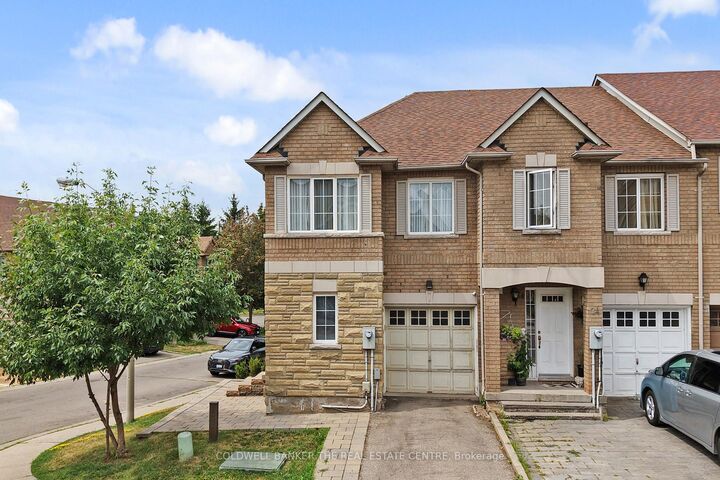 Photo de la propriété:  22 Norman Wesley Way 47  ON M3M 3H4 
