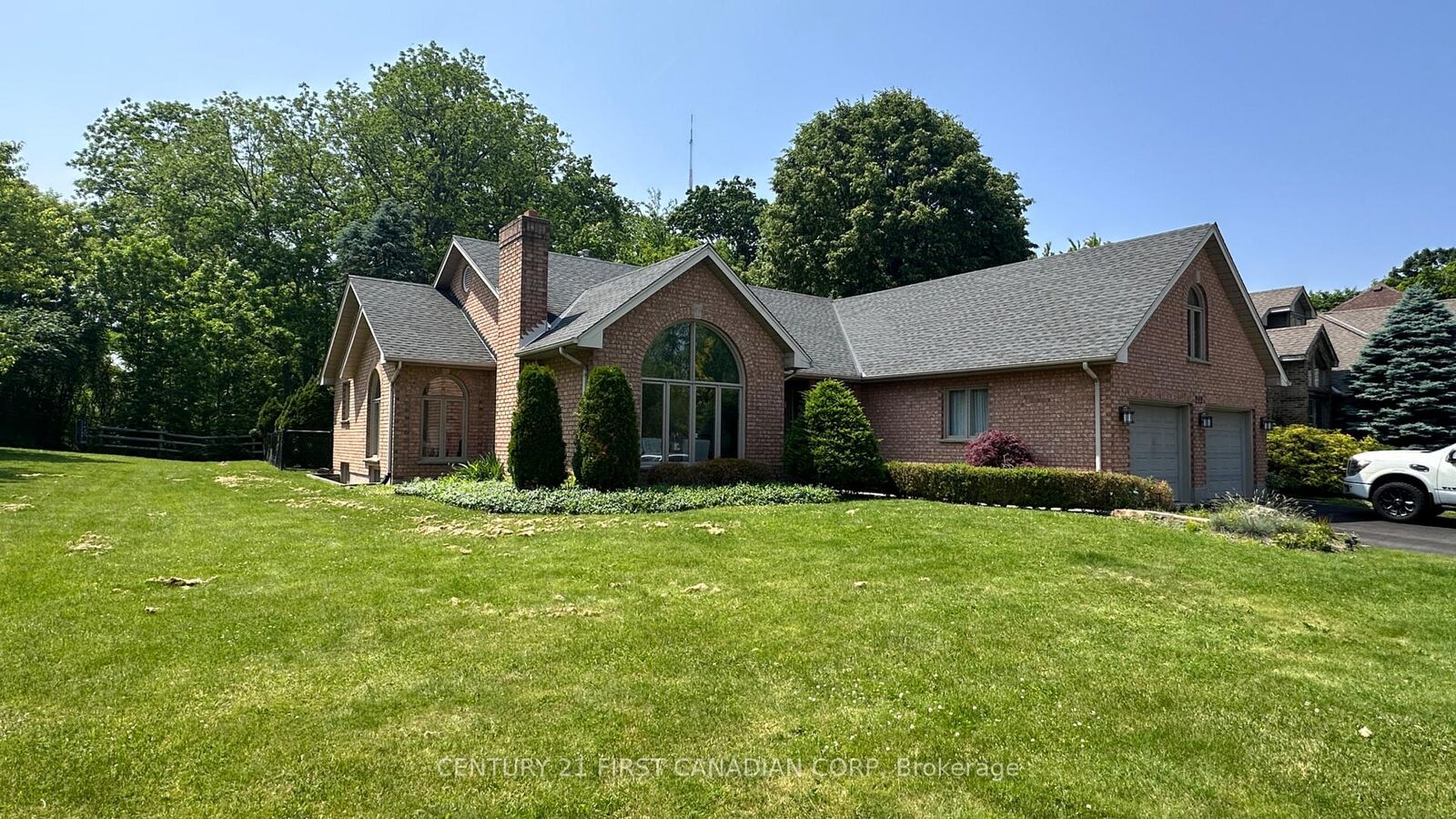 Property Photo: 212 Timber Drive ON N6K 4B6