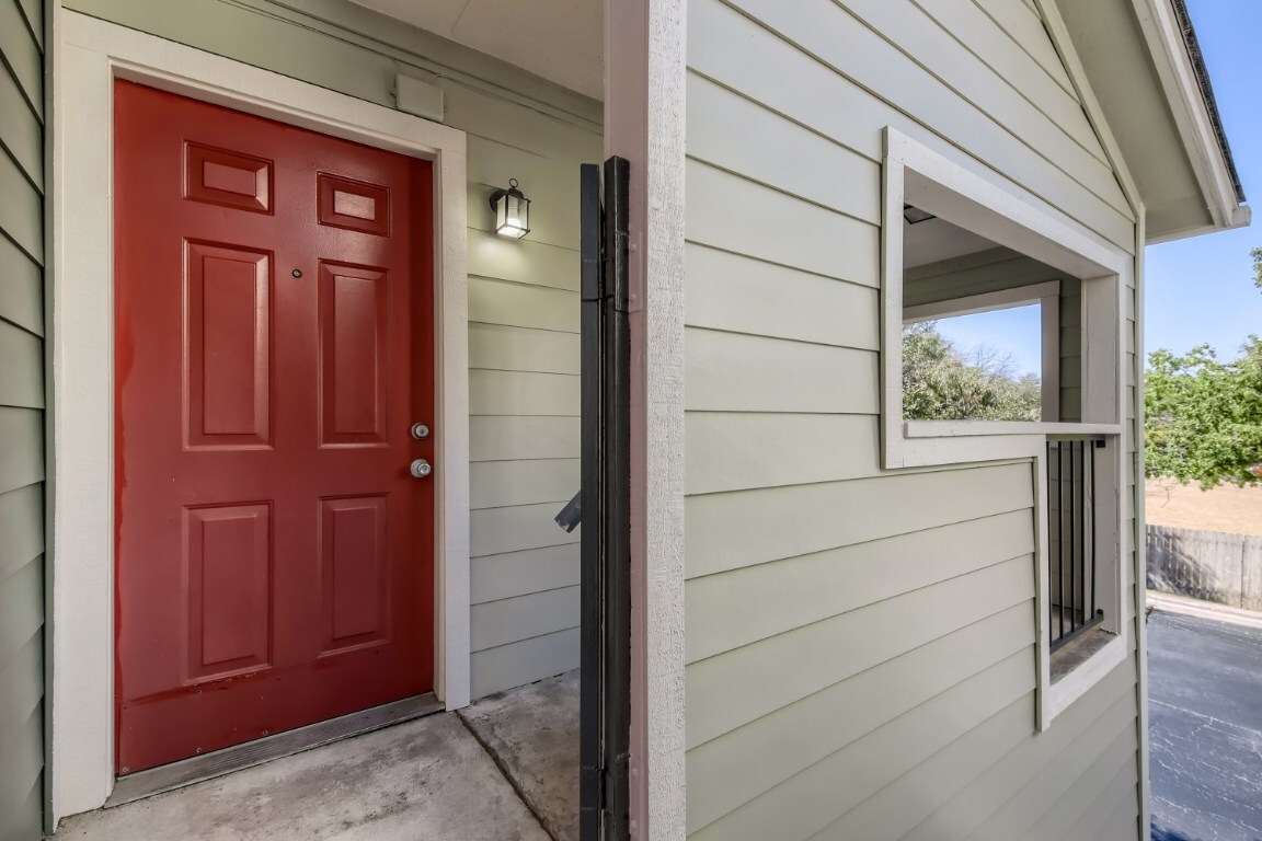 Property Photo: 2104 Cullen Avenue 7-206 TX 78757
