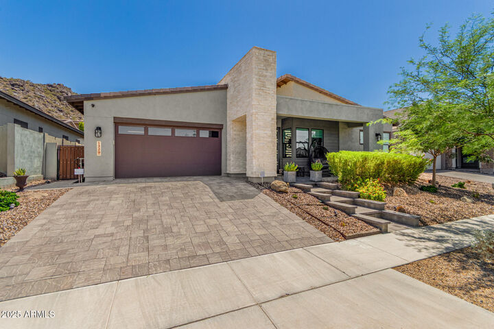 Property Photo:  1329 E Monte Way  AZ 85042 