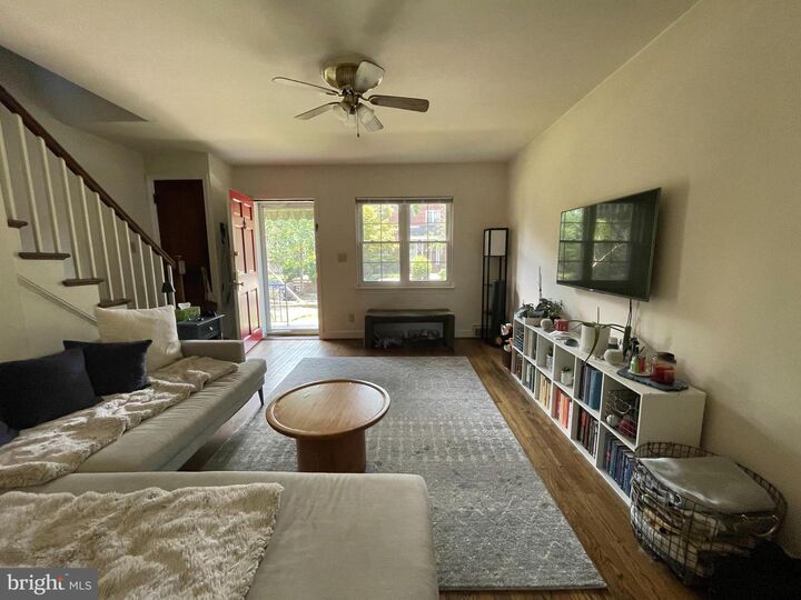 Property Photo: 524 E Luray Avenue E VA 22301