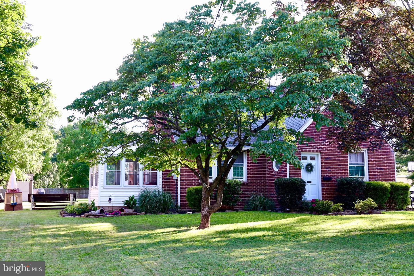 Property Photo: 952 E Main Street PA 19426