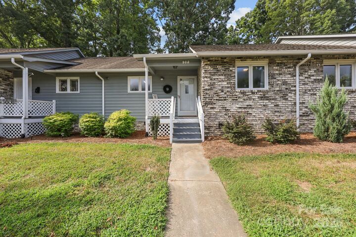 Property Photo:  502 Wellington Hills Circle  NC 28147