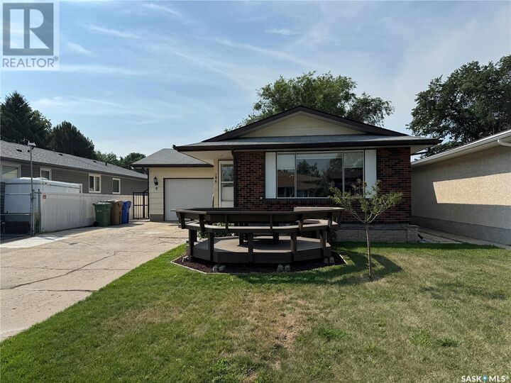 Property Photo: 186 Bothwell Crescent SK S4R 6E7