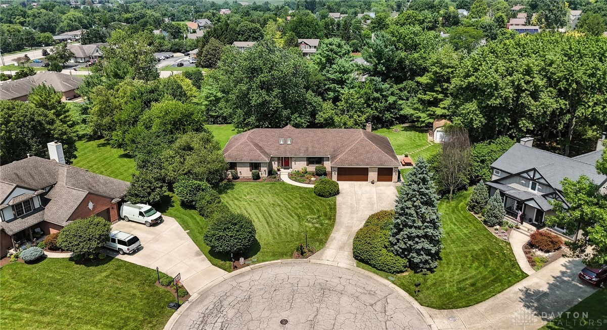 Property Photo: 60 Robinglen Court OH 45066