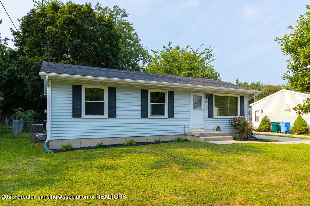 Property Photo: 1907 Moffitt Street MI 48911