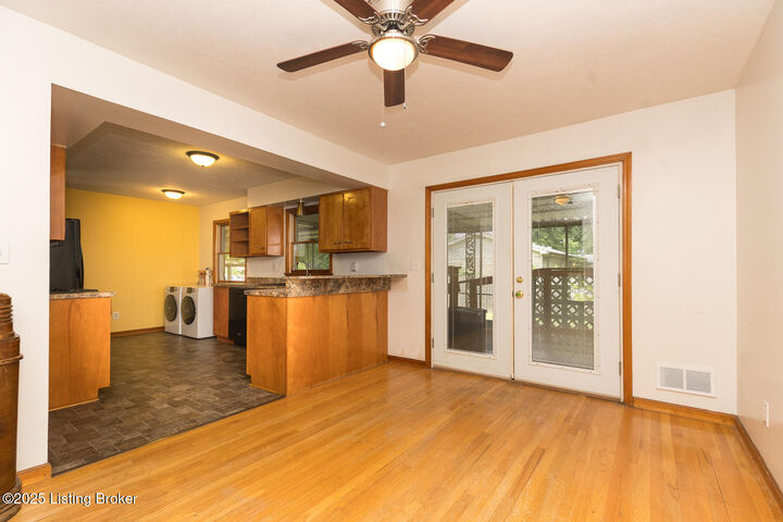 Property Photo:  8101 Watterson Trail Trail  KY 40299 
