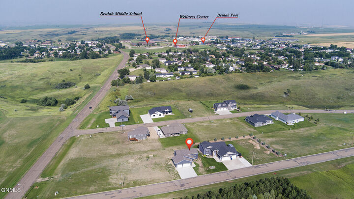 Property Photo: 1709 Blackstone Loop E ND 58523