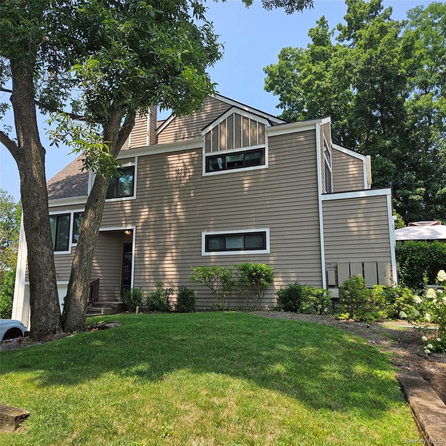 Property Photo:  7 Top Of The Ridge Ridge B4  NY 10543 
