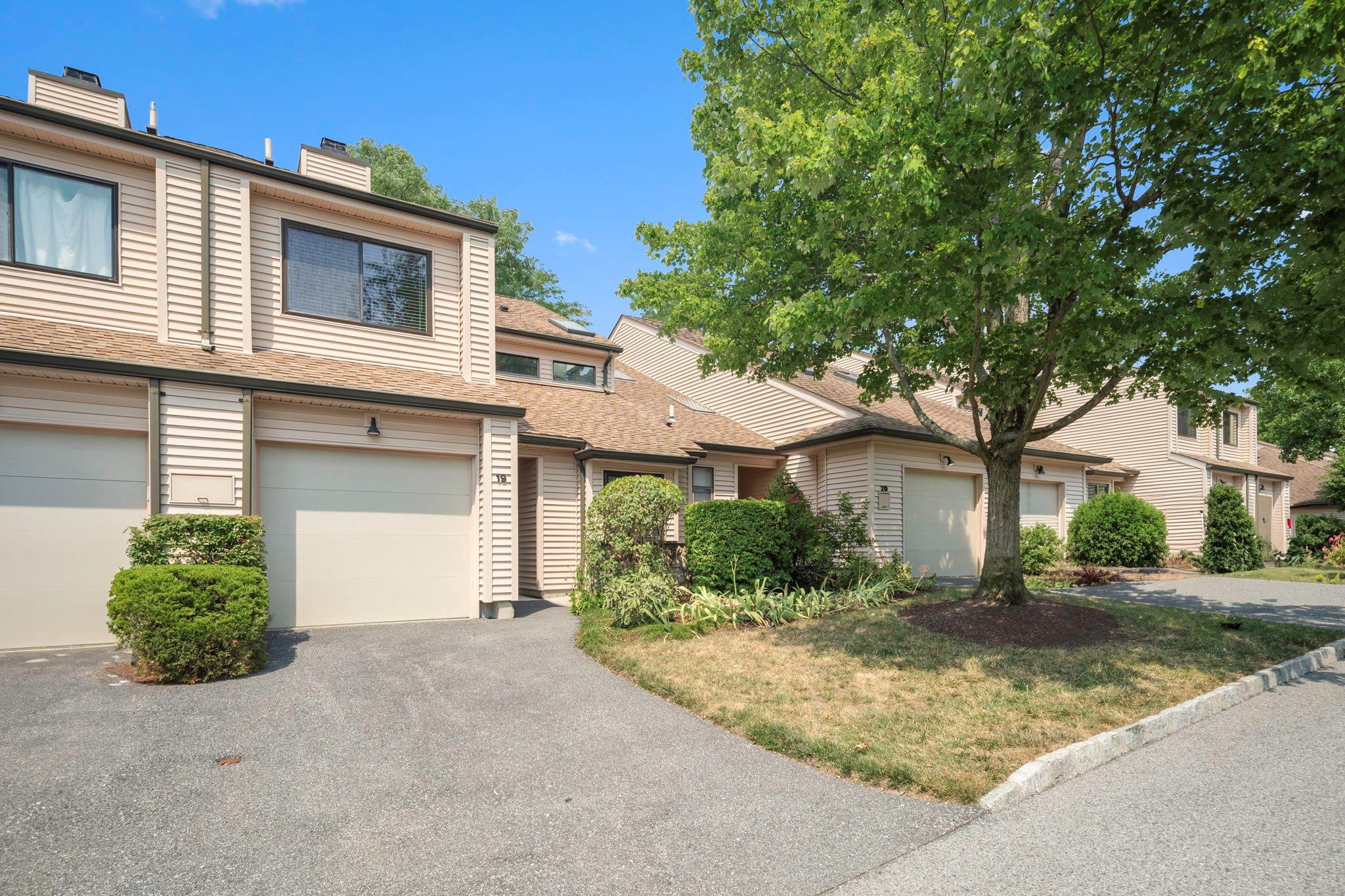 Property Photo:  19 Hudson Watch Drive  NY 10562 