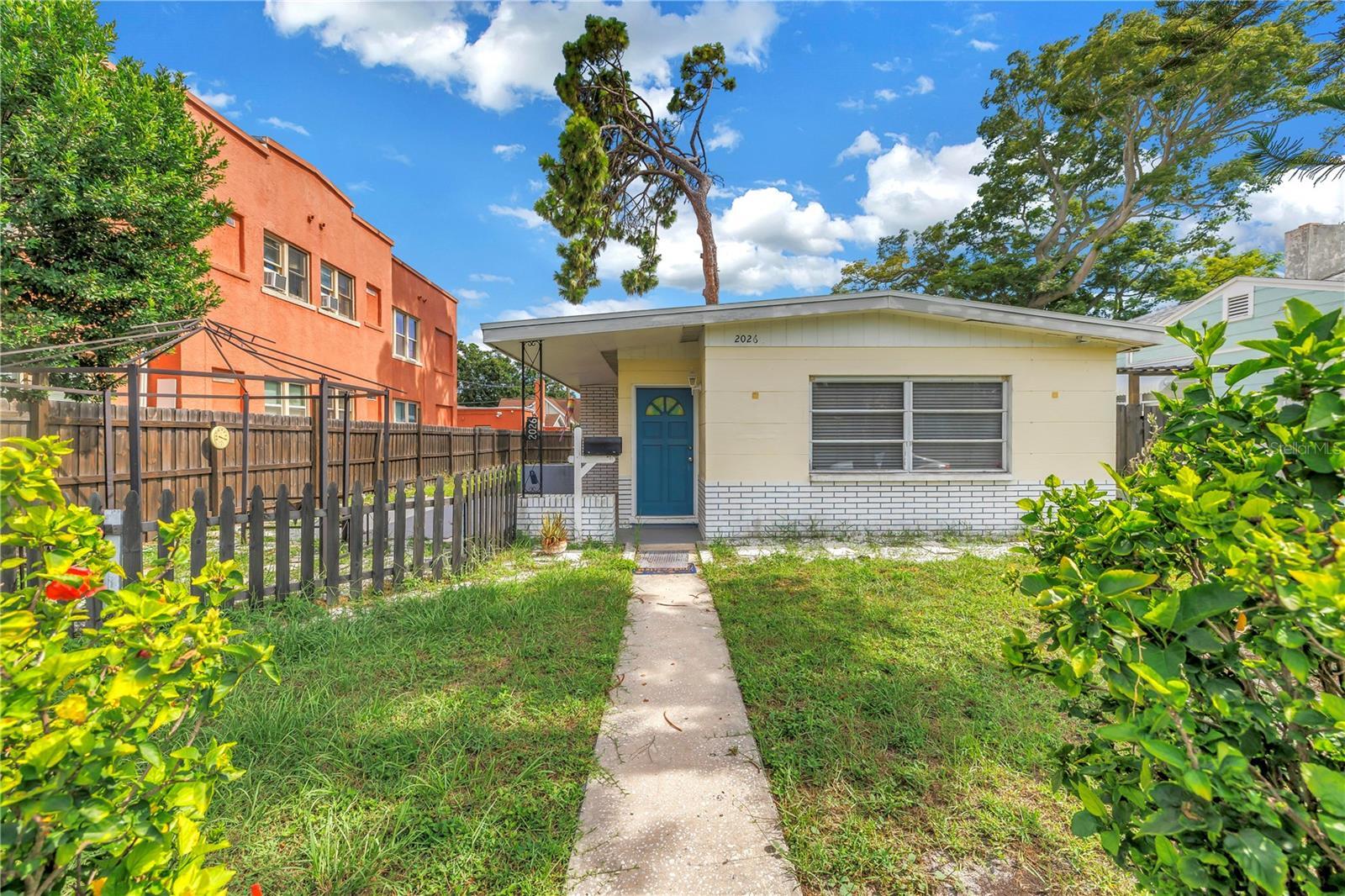 Property Photo:  2026 Burlington Avenue N  FL 33713 