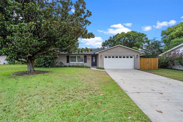 Property Photo: 736 Forest Glen Court FL 32751