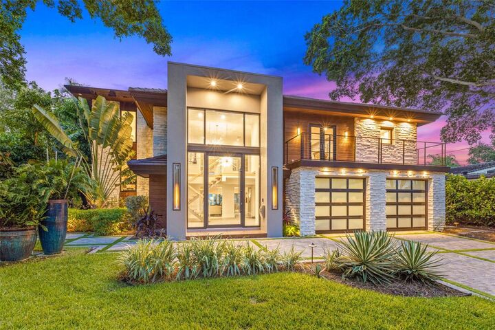 1365 Brightwaters Boulevard NE  St Petersburg FL 33704 photo