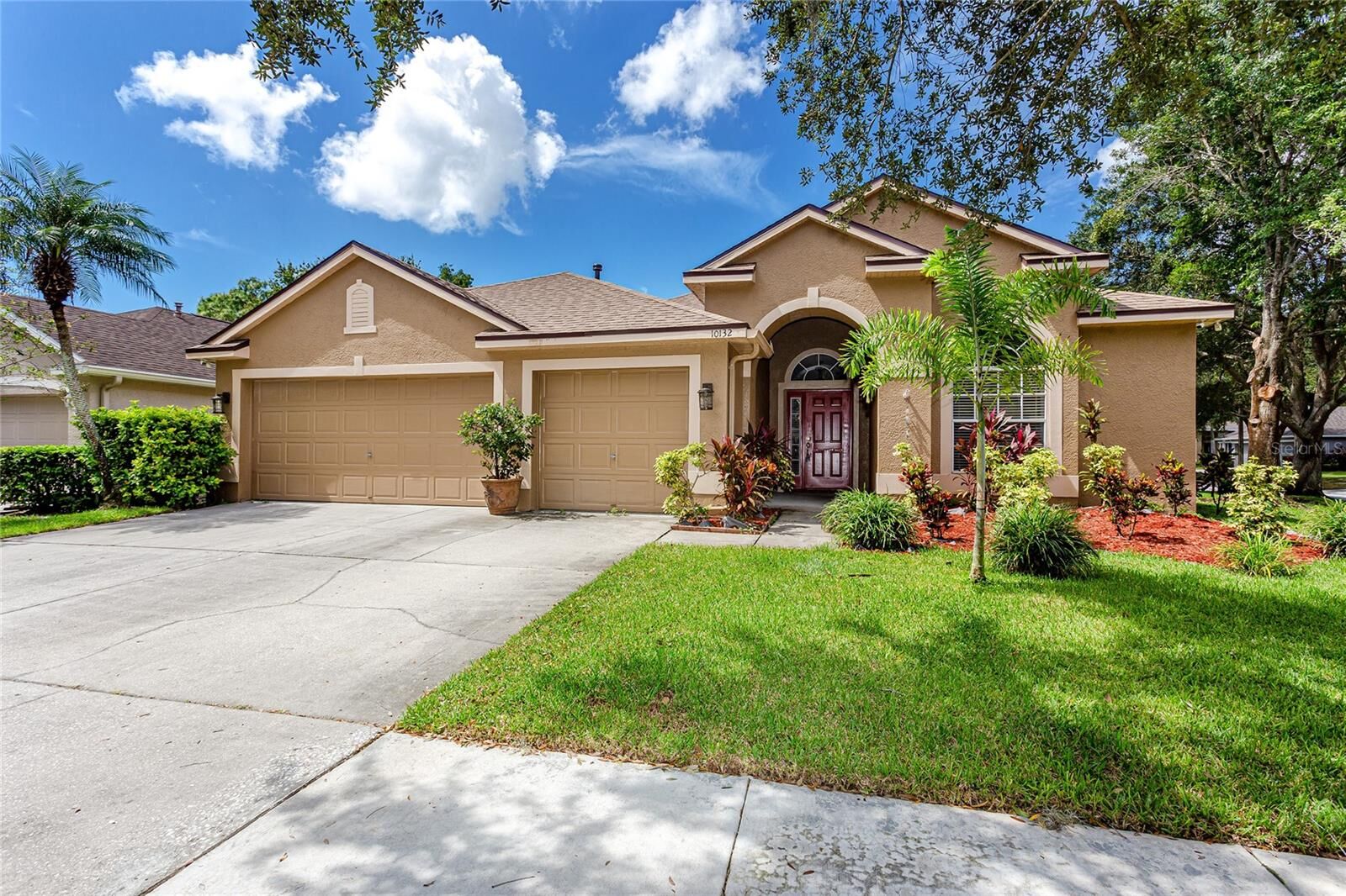 Property Photo: 10132 Downey Lane FL 33626