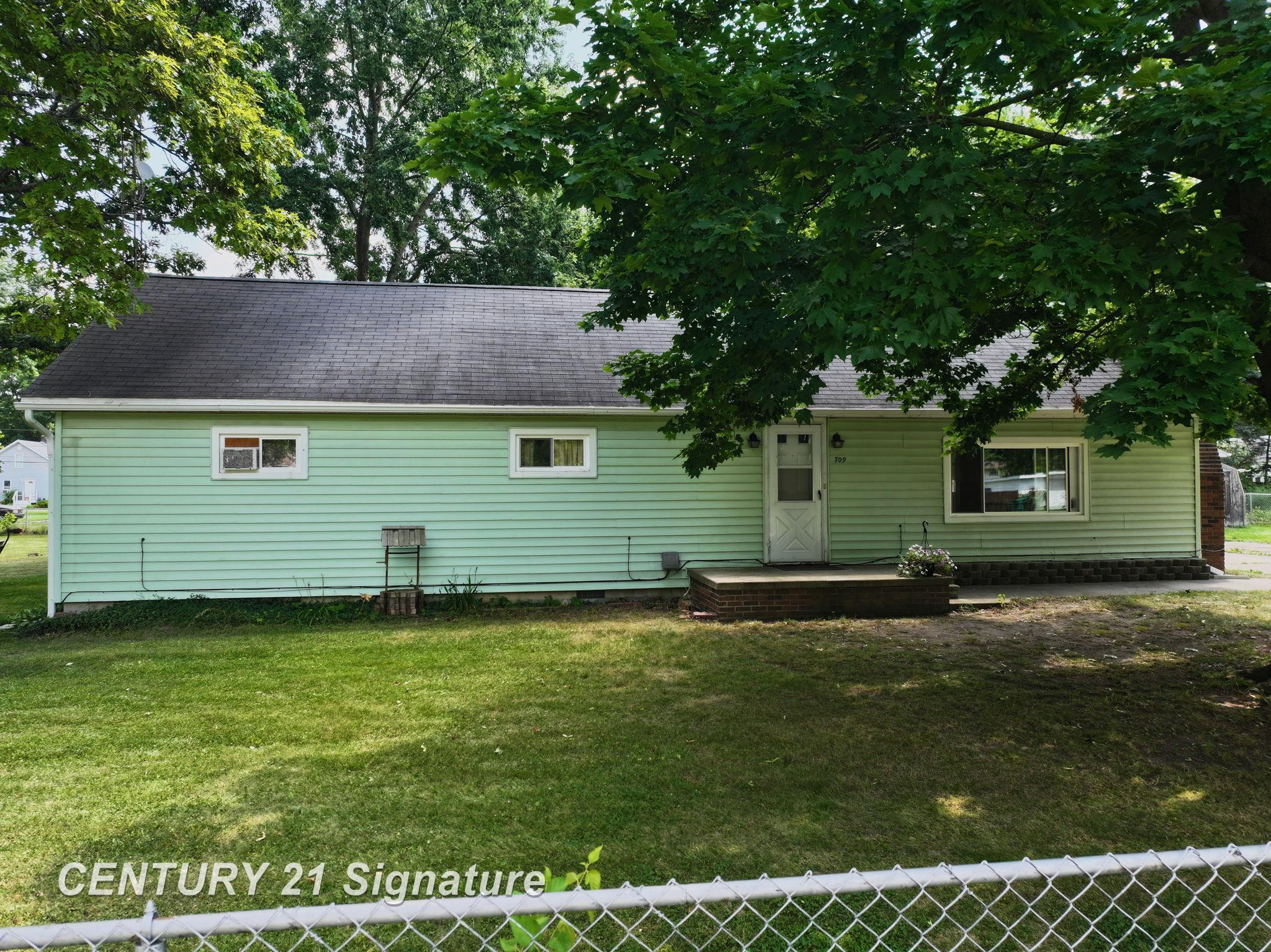 Property Photo:  709 Linwood Street  MI 48867 