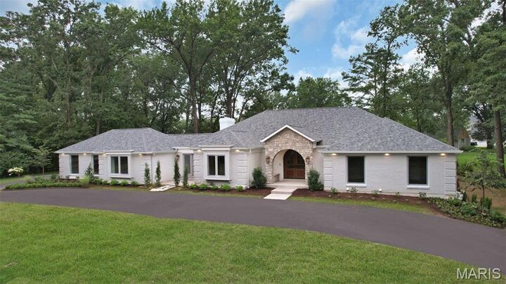 415 Killearn Lane  St Louis MO 63141 photo